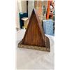 Image 8 : VINTAGE WOOD HOUSE FIGURE