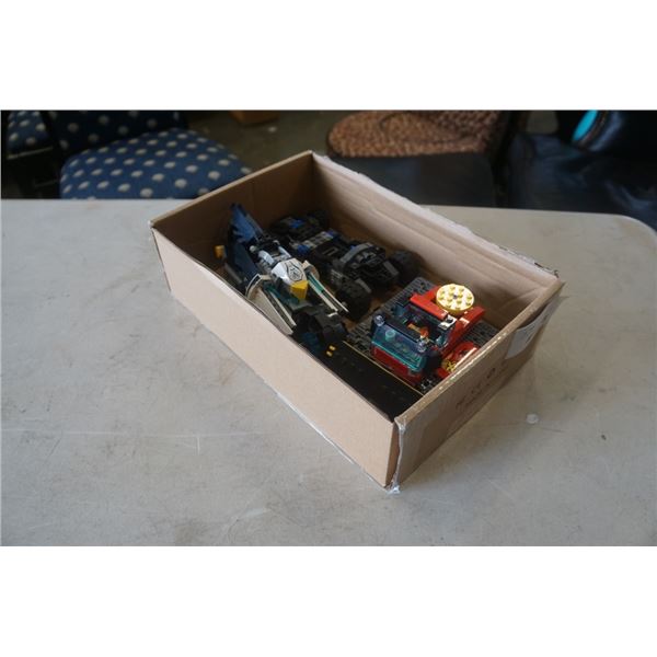 LOT OF LEGO - TRACKED VEHICLE AND MOTORCYCLE