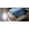 Image 2 : 3 ikea pillows