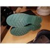 Image 8 : As New Ozark Trail waterproof size 11 impermeable boots and rubber boots