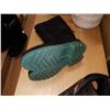 Image 9 : As New Ozark Trail waterproof size 11 impermeable boots and rubber boots