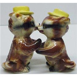 FIGURAL SALT & PEPPER - HUGGING RACCOONS #1634964