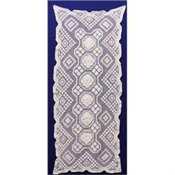 FABULOUS  VINTAGE  LACE RUNNER #1634971