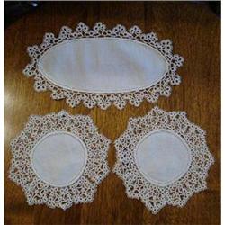 3 PIECE DRESSER SET - LINEN & TATTING LACE #1635017
