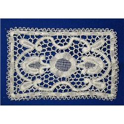 GORGEOUS TAPE/NEEDLE LACE CENTER PIECE #1635027