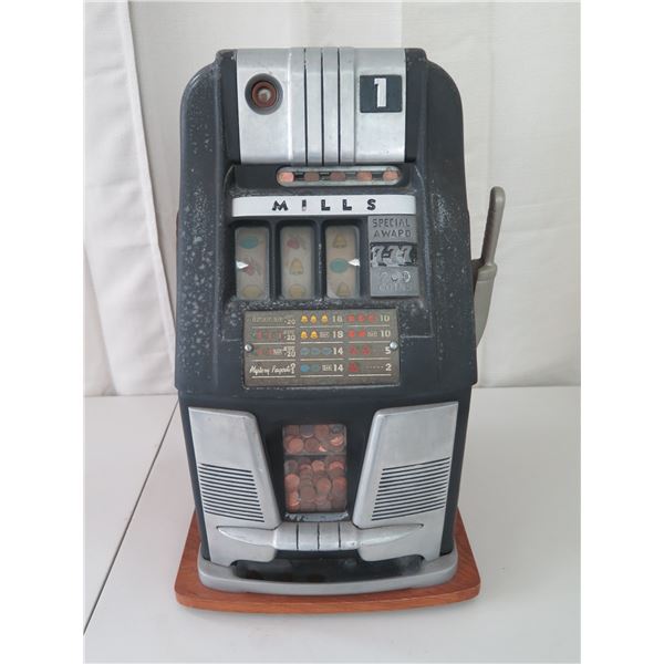 Vintage. 1931 Mills Penny Slot Machine