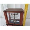Image 15 : Antique Weight Scale in Glass Display Case 16.5"W x 9"D x 18"H