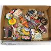 Image 1 : BOX OF COLLECTIBLE MAGNETS
