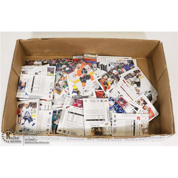 FLAT OF ASSORTED HOCKEY CARDS
