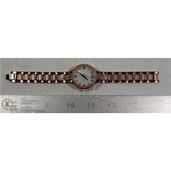 ROSE GOLD & MOTHER OF PEARL WATCH DIAMOND BEZEL