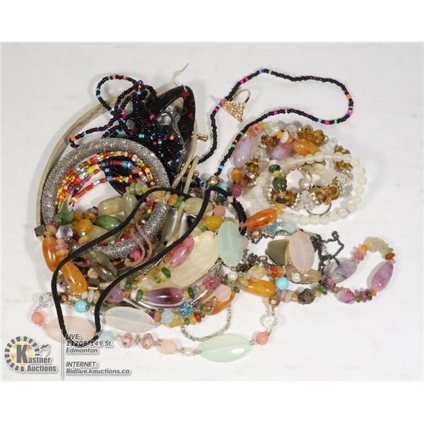 BAG OF MISC JEWELERY