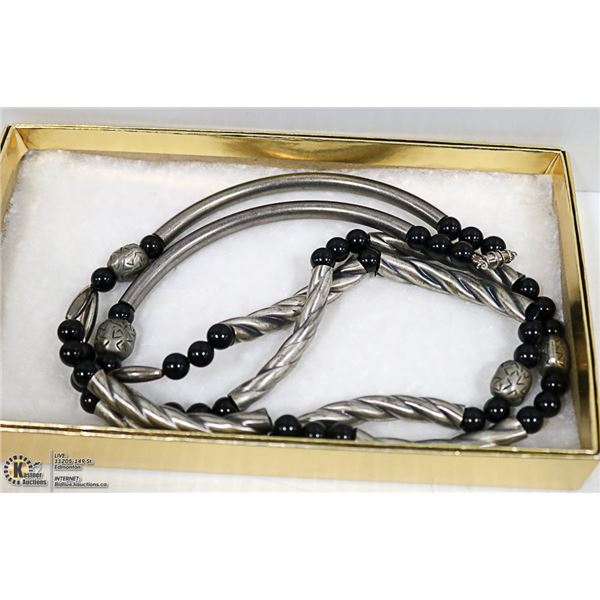 BLACK BEADED NECKLACE W/ SILVER METAL BEADS