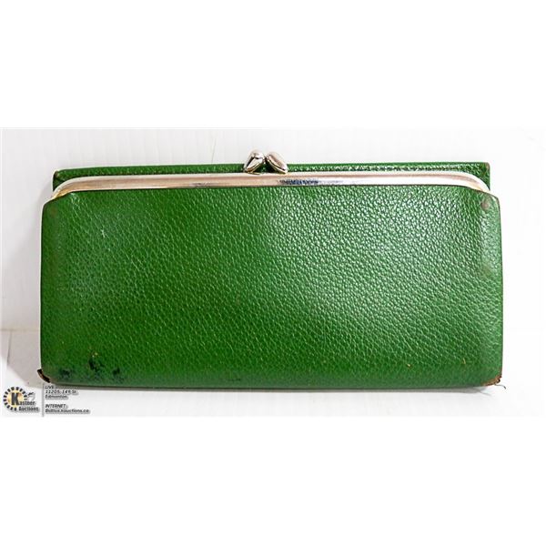 LADY BUXTON GREEN WALLET