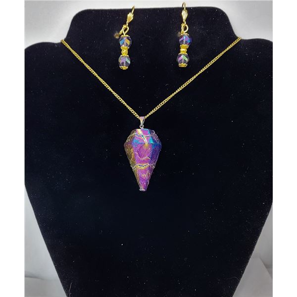 7)  RAINBOW TITANIUM CRYSTAL AGITATOR PENDANT  ON 18" GOLD TONE CHAIN AND COORDINATING DROP EARRINGS