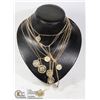 Image 1 : LOT OF 3 ESTATE FASHION CHAIN WITH PENDANT JEWELRY