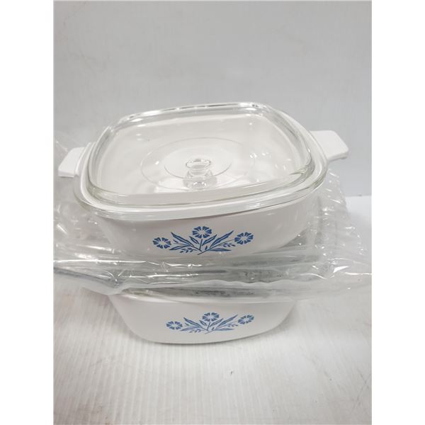 2 CORNING WARE CASSEROLE DISHES WITH LIDS.