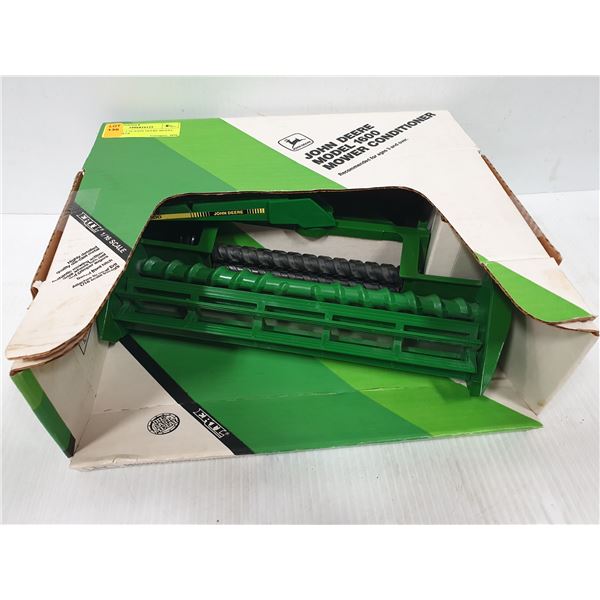 VINTAGE 1/16 JOHN DEERE MODEL 1600 MOWER
