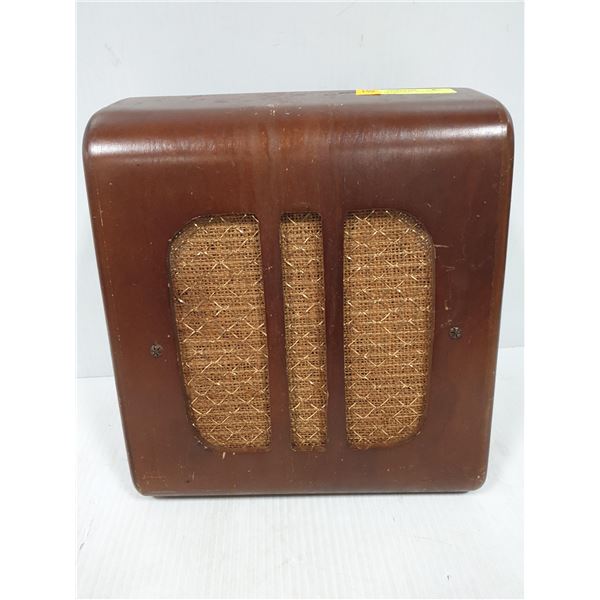 VINTAGE SPEAKER IN WOODEN CABINET (WORKING)