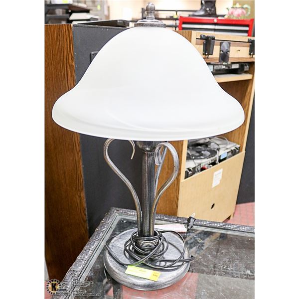 TABLE LAMP 20" TALL