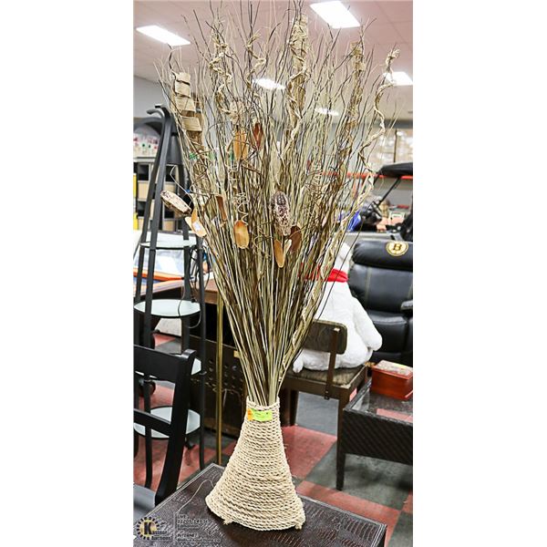 DRIED GRASS ARRANGEMENT IN ROPE VASE