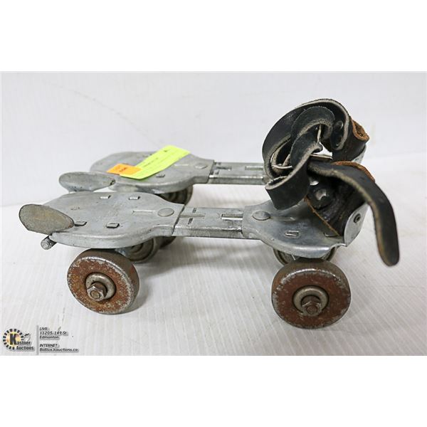 ANTIQUE PAIR OF DOMINION SKATE MADE IN CANADA