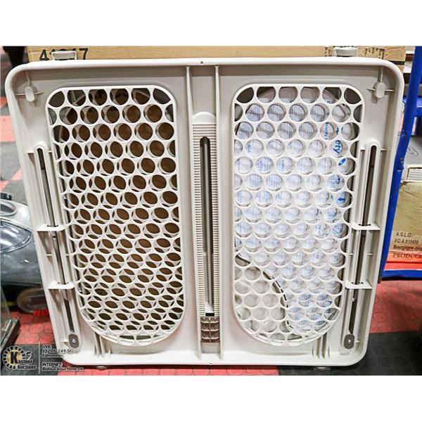 NEW DOREL EASY FIT CHILD / PET GATE