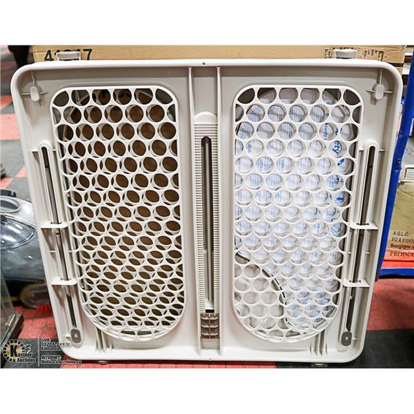 NEW DOREL EASY FIT CHILD / PET GATE