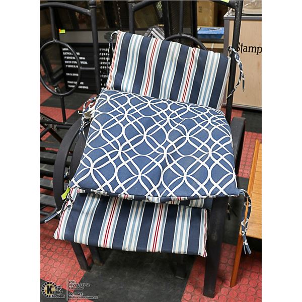 PAIR OF OUTDOOR FURNITURE CHAIR PADS,