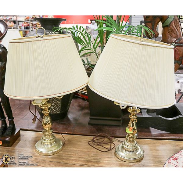 PAIR OF BRASS LIVING ROOM LAMPS