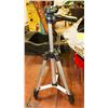 Image 1 : CAMERA TRIPOD WITH LEVEL
