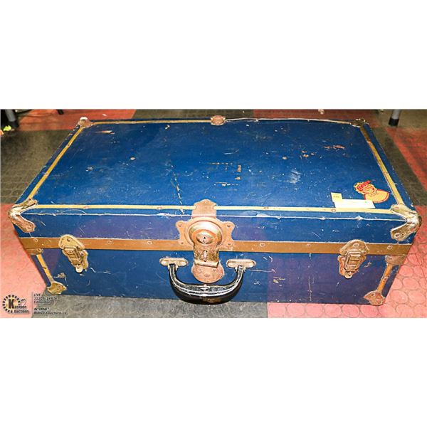 STEAMER TRUNK
