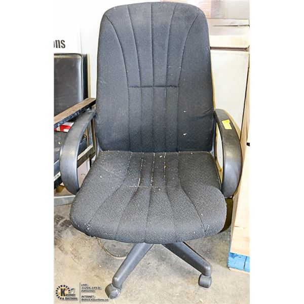 BLACK OFFICE CHAIR