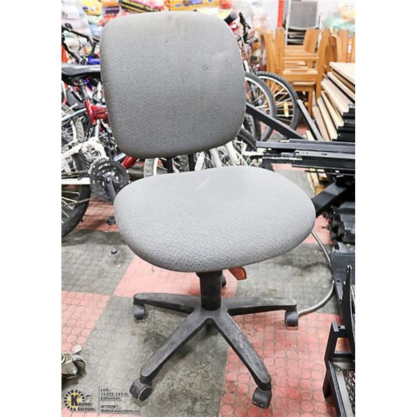 GREY ROLLING OFFICE CHAIR