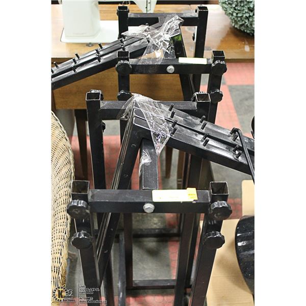 2 METAL CLOTHES RACKS WITH ADJUSTABLE ARMS