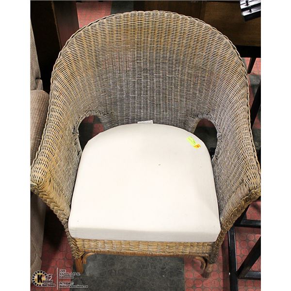 WICKER ARMCHAIR W/PAD