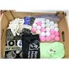 Image 1 : FLAT OF GOLF BALLS AND ACCESSORIES INCL. BAG OF