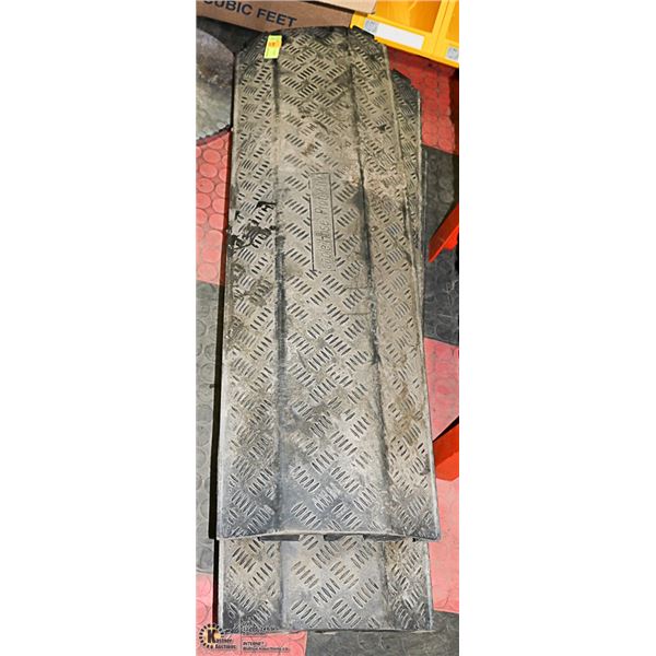 STACK OF RUBBER CABLE/HOSE PROTECTORS