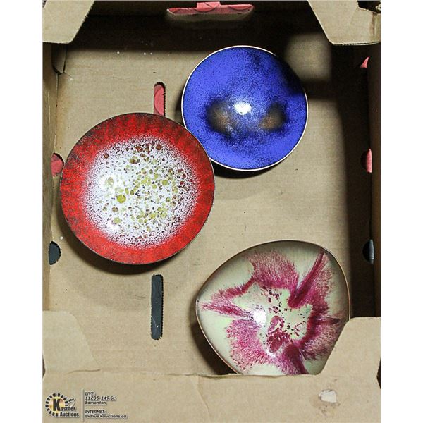 3 MIDCENTURY COPPER AND ENAMEL DISHES