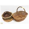 Image 1 : 4 WICKER BASKETS