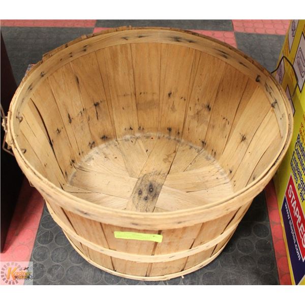 VINTAGE LILYDALE CHICKEN BASKET WTH PACKING TAG