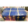 Image 1 : VINTAGE WOOD/MEDAL STEAMER TRUNK W/TRAY
