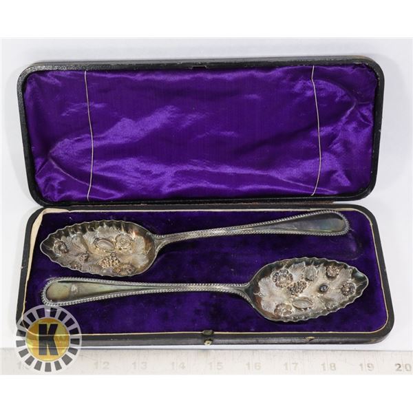 PAIR OF ANTIQUE DECORATIVE SPOONS 8.75''