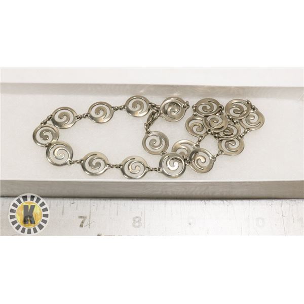 INTERESTING SWIRL DESIGN NECKLACE IN BOX
