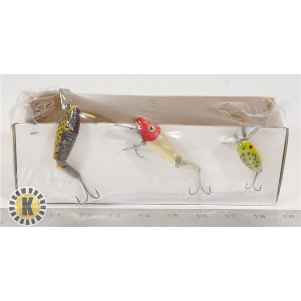 3 VINTAGE LURES, 1940'S - 1950'S. GREAT SHAPE