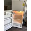 Image 2 : WHITE ESTATE FRIDGE/FREEZE/COMBO WITH RCA MICROWAVE
