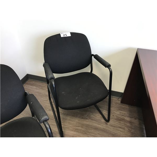 BLACK SLED BASE CLIENT CHAIR