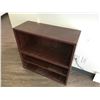 Image 2 : MAHOGANY 5' SINGLE PEDESTAL DESK, A 30" BOOKCASE AND A BEIGE 2 DRAWER LATERAL FILE CABINET