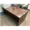 Image 1 : MAHOGANY 6 X 3' SINGLE PEDESTAL EXECUTIVE DESK AND 6' BLACK COMPUTER TABLE
