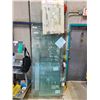 Image 1 : LOT OF ASSORTED SIZED GLASS