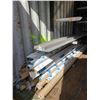 Image 2 : LARGE LOT OF LONG ALUMINUM STOCK